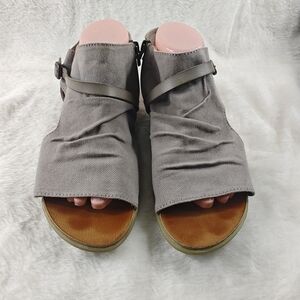 Blowfish Malibu fabric Gray  Gladiator side zipper Sandals Women's Size…10
